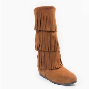 Minnetonka 3 Tier Fringe Moccasin Boots 6